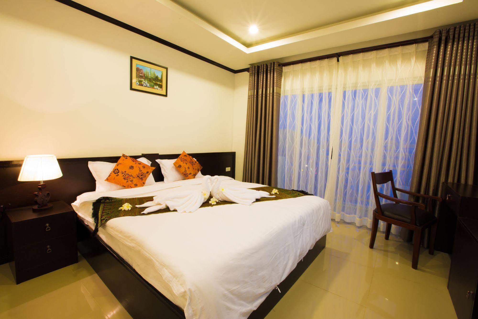 Douangchan Plaza Hotel Vientiane Exteriör bild