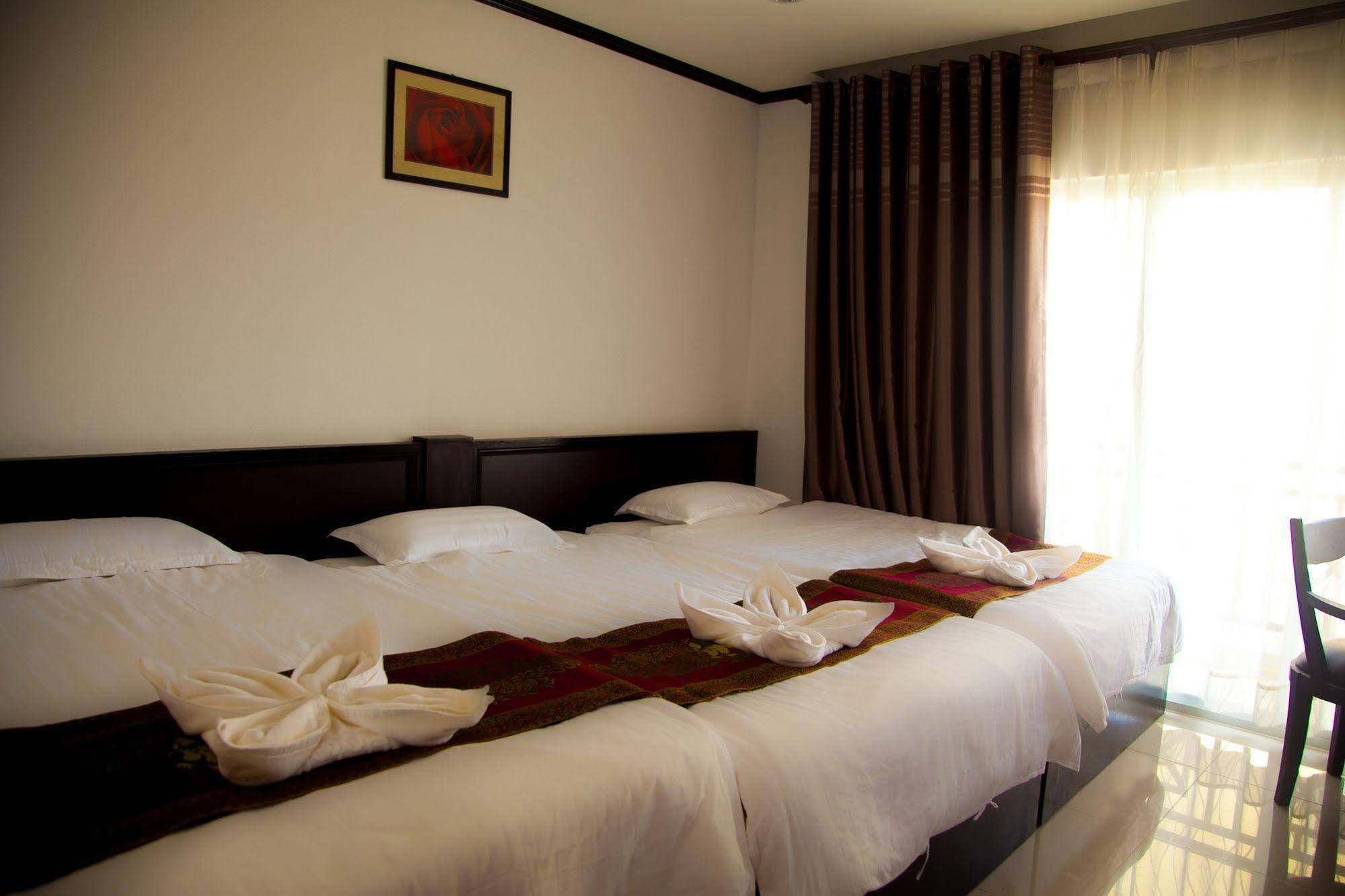 Douangchan Plaza Hotel Vientiane Exteriör bild