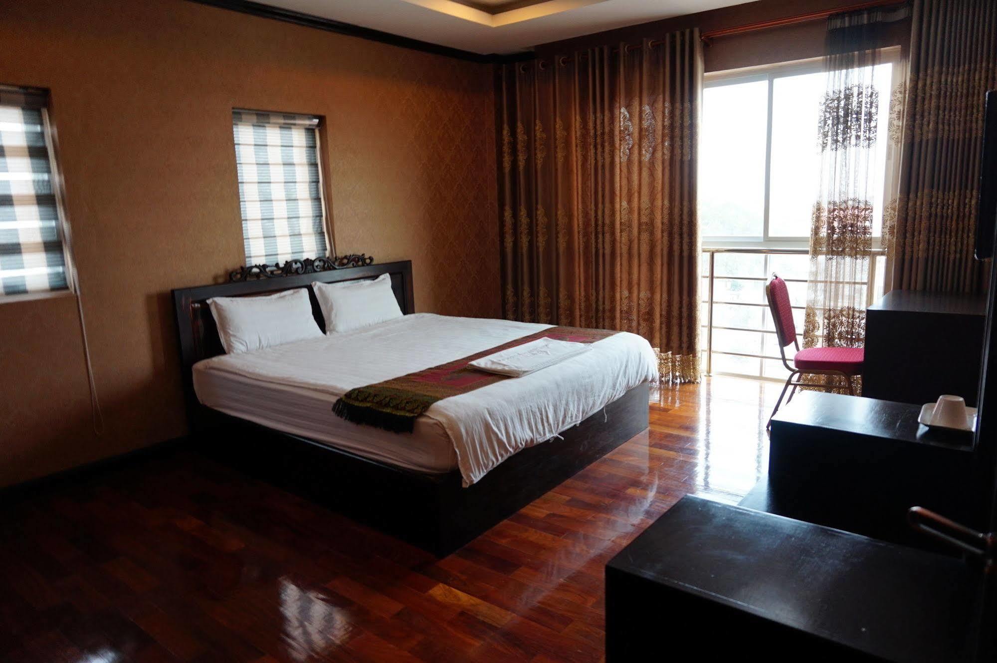 Douangchan Plaza Hotel Vientiane Exteriör bild