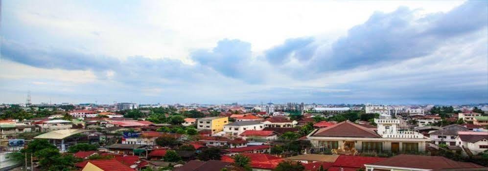 Douangchan Plaza Hotel Vientiane Exteriör bild